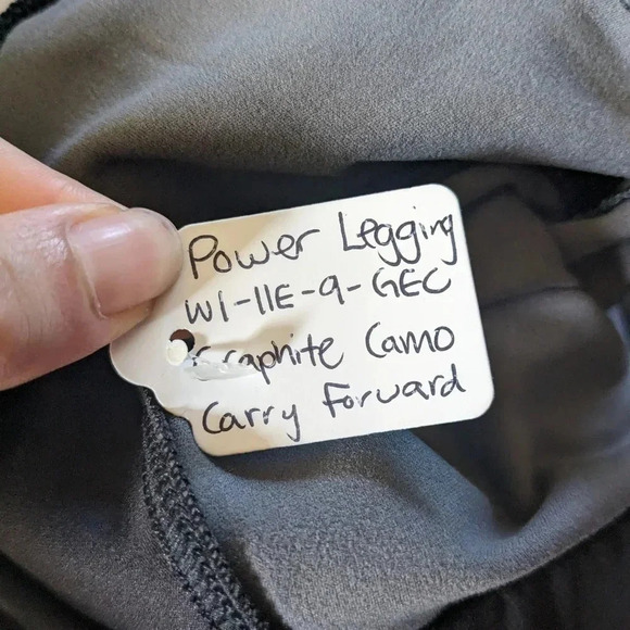 NEW American Giant Black Gray Camo Leggings Size 2 Pocket Power Legging - Picture 4 of 5